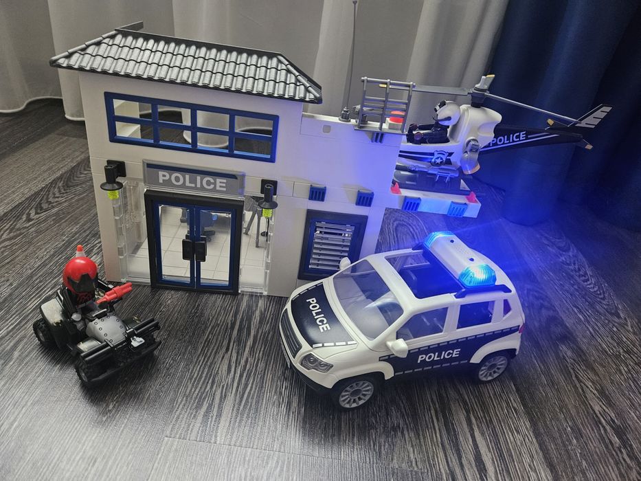 Playmobil Sectia de politie+set masina de politie cu sunete si lumini