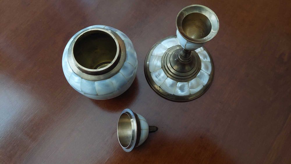 Старинни кутийка и свещник
