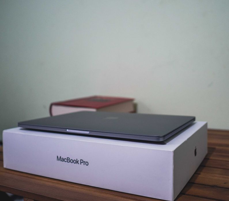 Apple MacBook Pro 13" M1 • 8GB RAM • 256GB SSD • Лаптоп като нов
