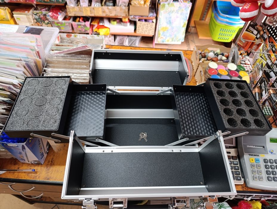 Куфари  за гримове и козметика