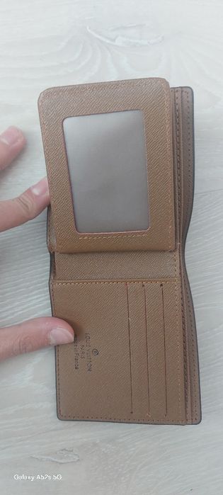 Портфейл на Луис витон