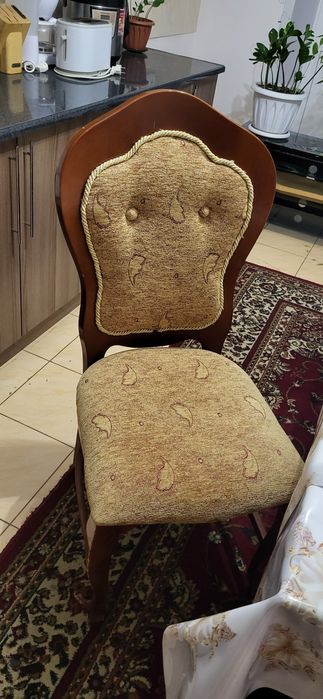 Продам стол и 6 стульев