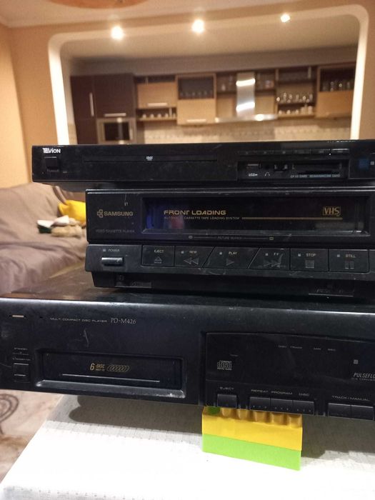 Radio traviata 1 si TV cu carcasa lemn