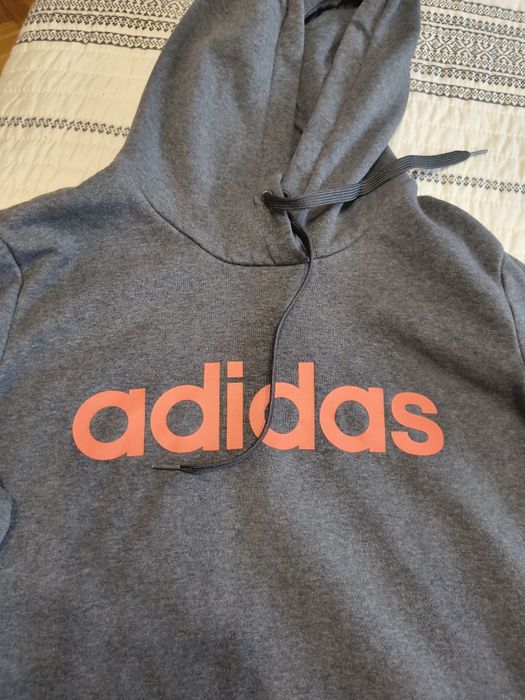Продавам дамска суичър на аdidas размер М