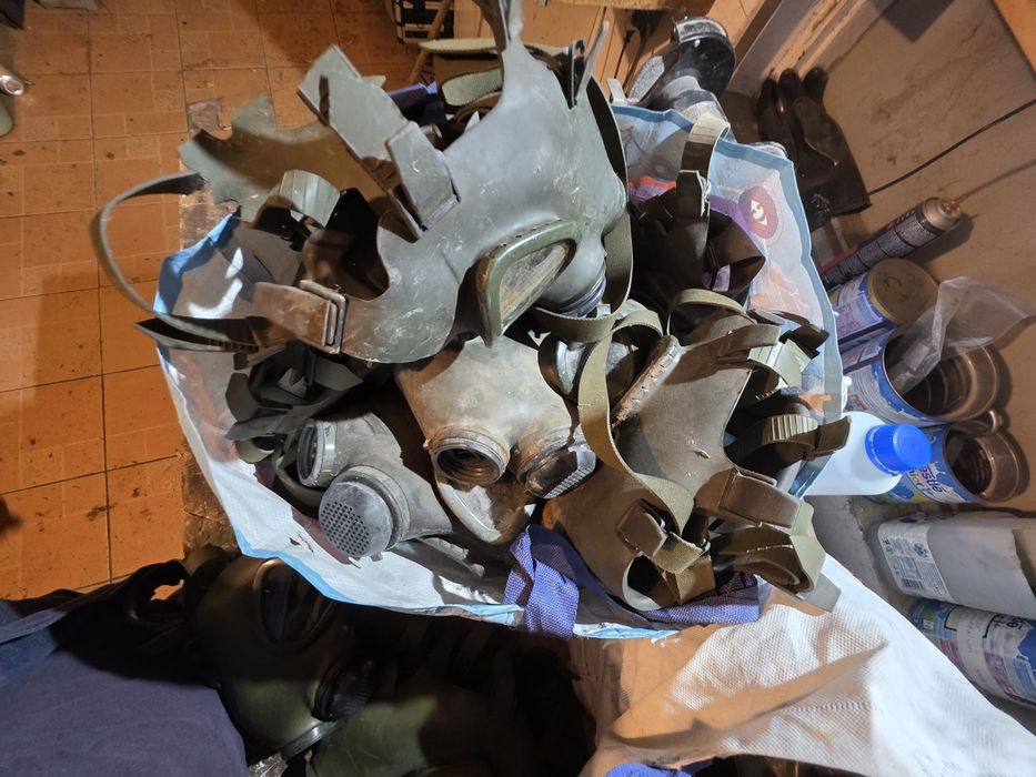 Vand o sacoșă întreaga de măști de gaze