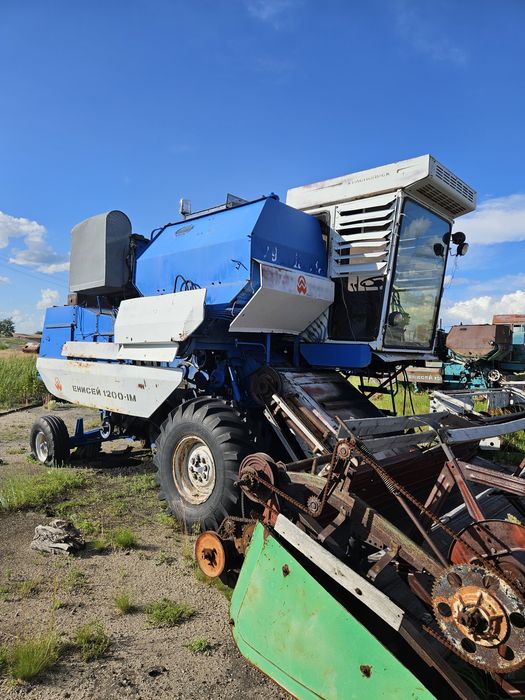 Продам зерноуборочный комбайн