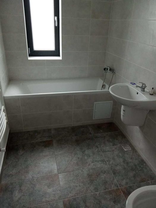 Execut lucrări de montaj gresie și faianță