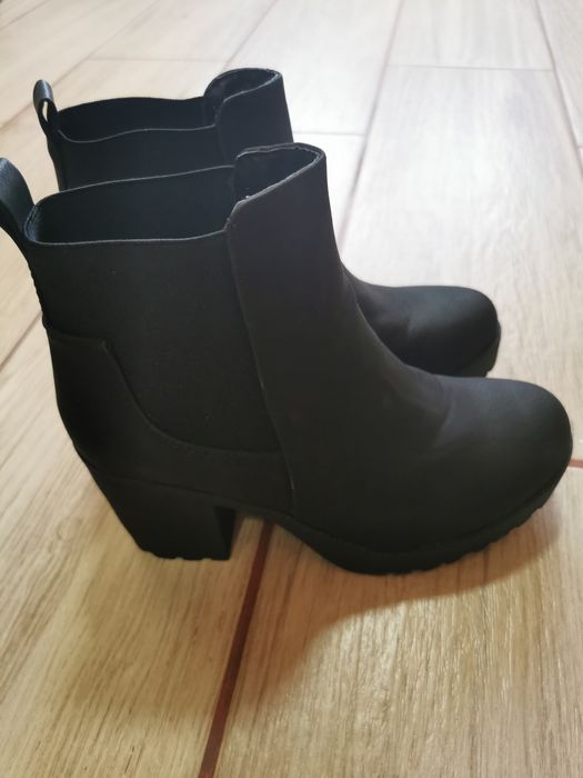 100 lei, ghete fără defecte