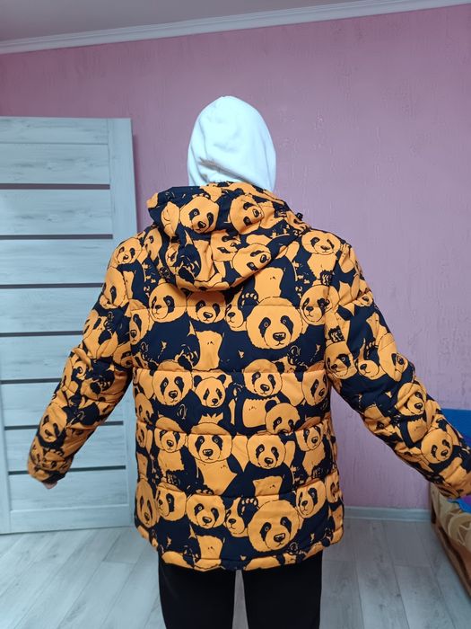 Куртка в а парня б/у в хорошем состоянии.