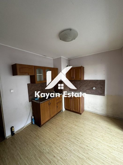 Дава се под наем Тристаен апартамент в Бургас, Изгрев - 80 кв.м за 400 € - Снимка #1