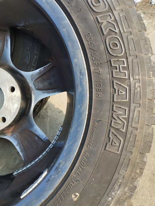 Гуми  все сезонни 235/65/17