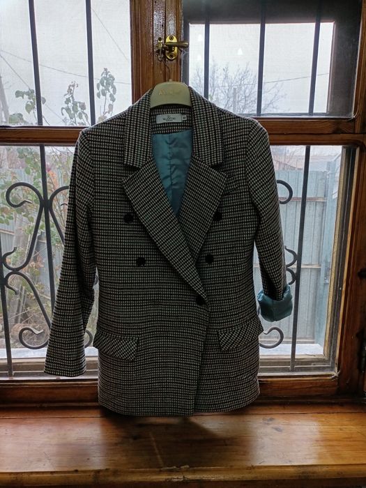 Пиджак твидовый.