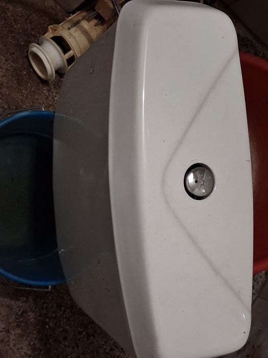 Тоалетно казанче порцеланово