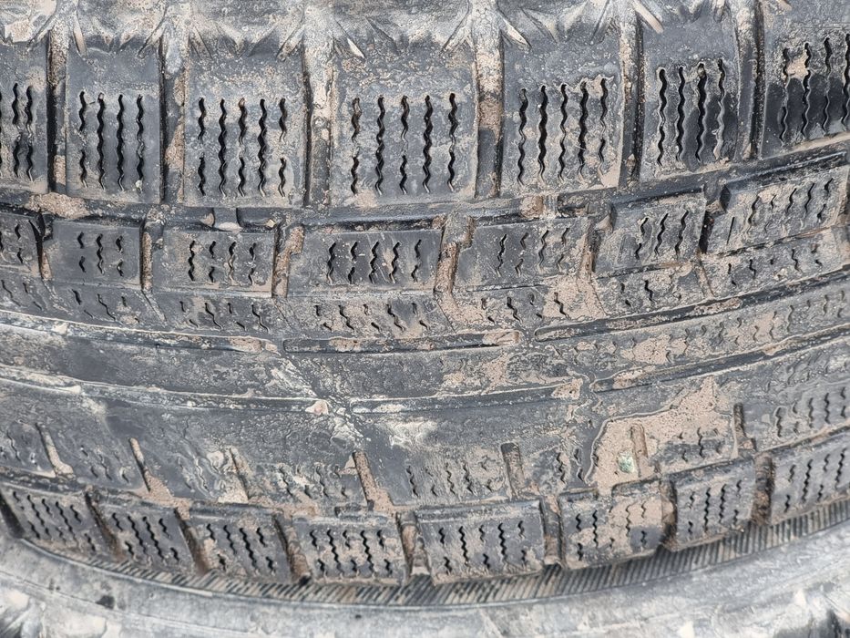 Продам шины б/у 215х60х16