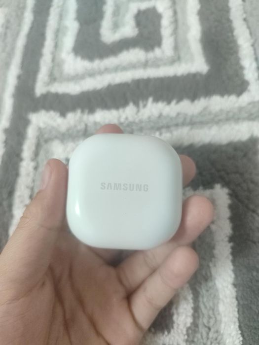 Galaxy Buds2 (SM-R177) футляр нету  наушников потерялись.