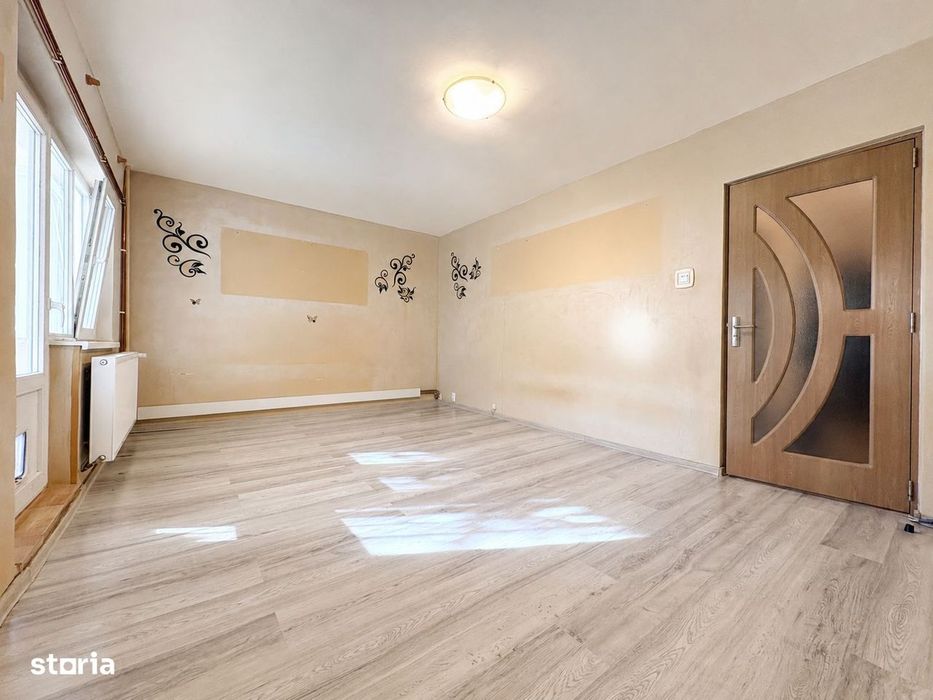 3 camere decomandat, etaj 1, centrală proprie, 2 balcoane + logie