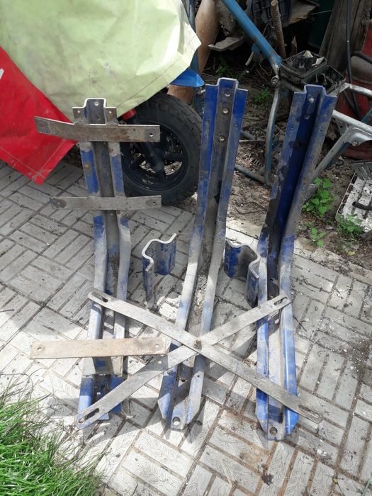 крепления топливного бака 2 шт,