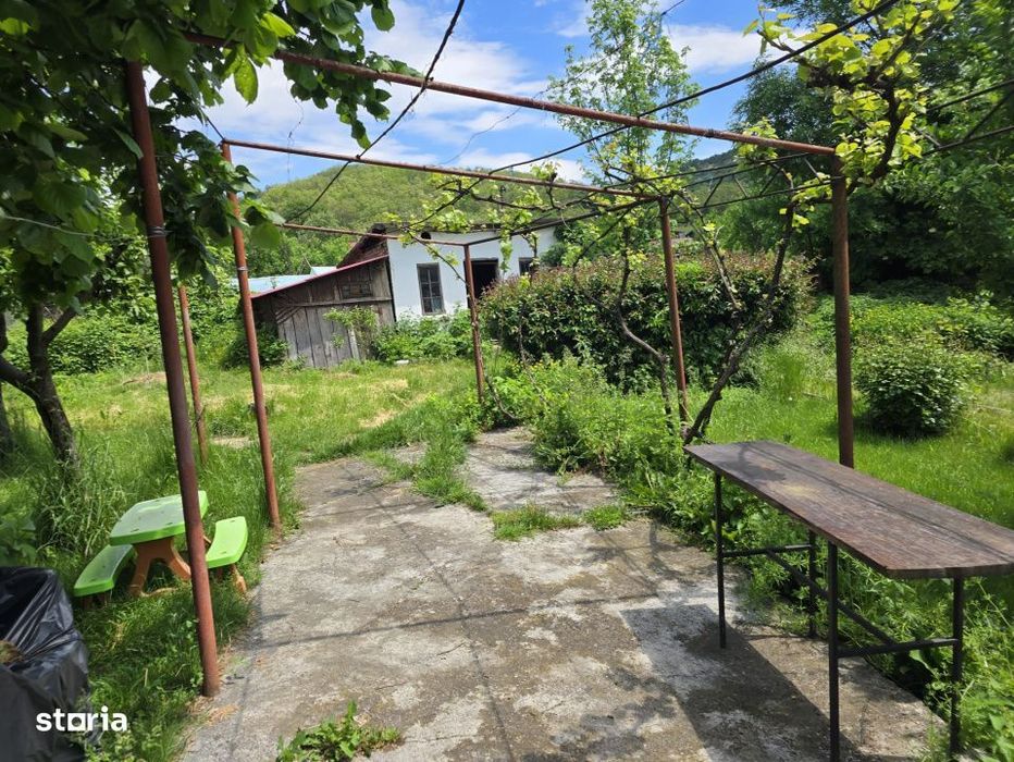 Casa Stroesti, teren = 3450 mp