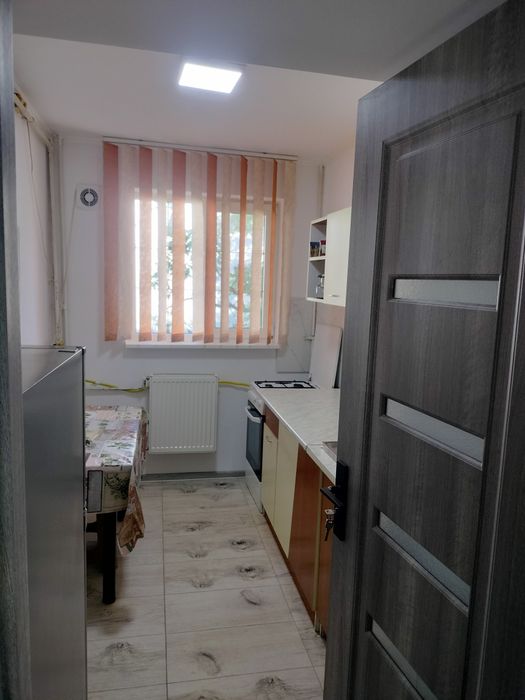 Apartament 2 cam , semidecomandat,,zona vest-podul înalt,etj 2 multiple îmbunătățiri.