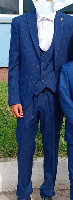 Продам костюм тройка