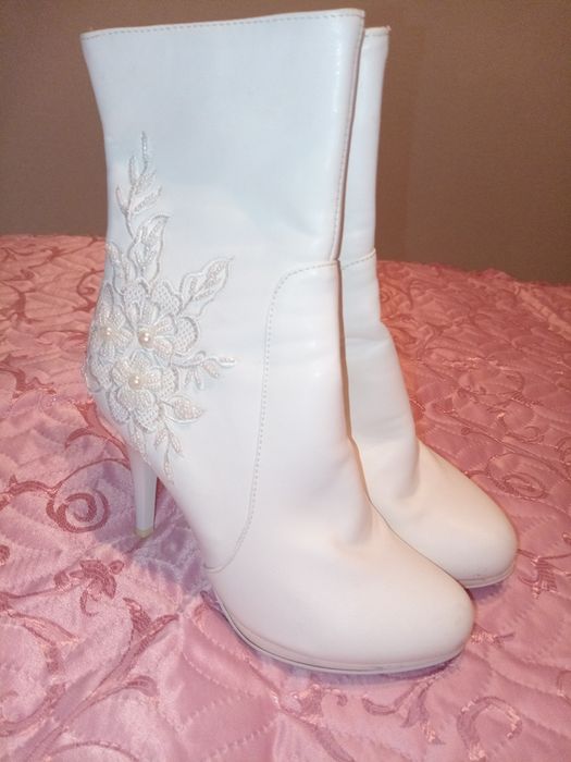 Продам Белые сапожки