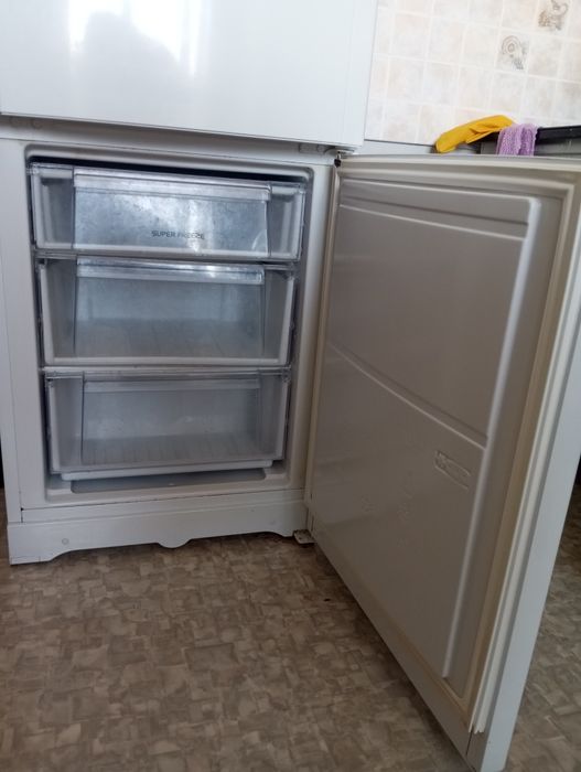 Холодильник Ariston