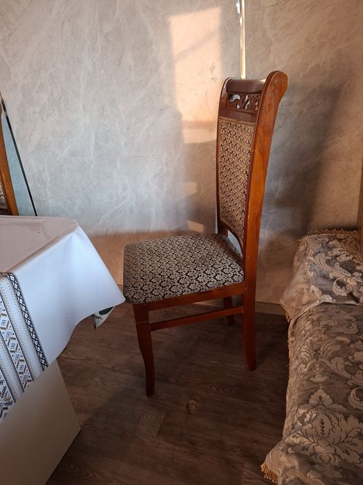 Продам стулья деревянные