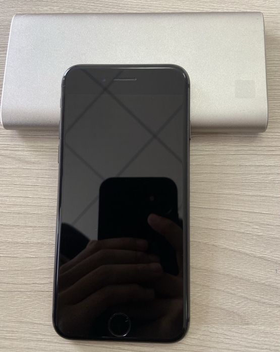 Продам iPhone 8 64Гб