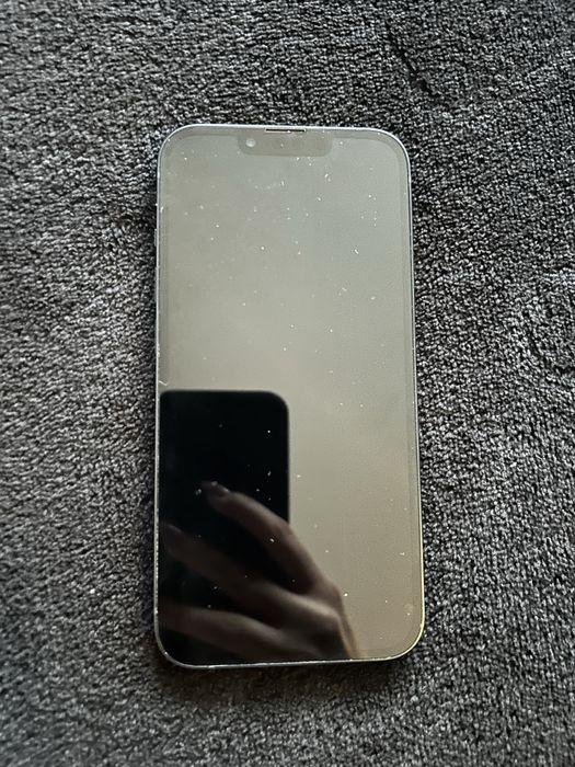 Продавам Iphone 13