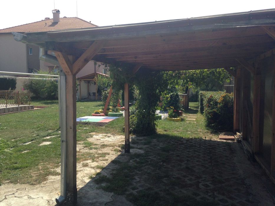 Собственик дава под наем етаж от къща в София