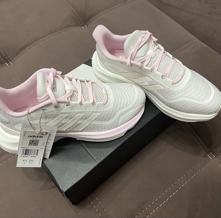 Продам кроссовки Adidas размер 37