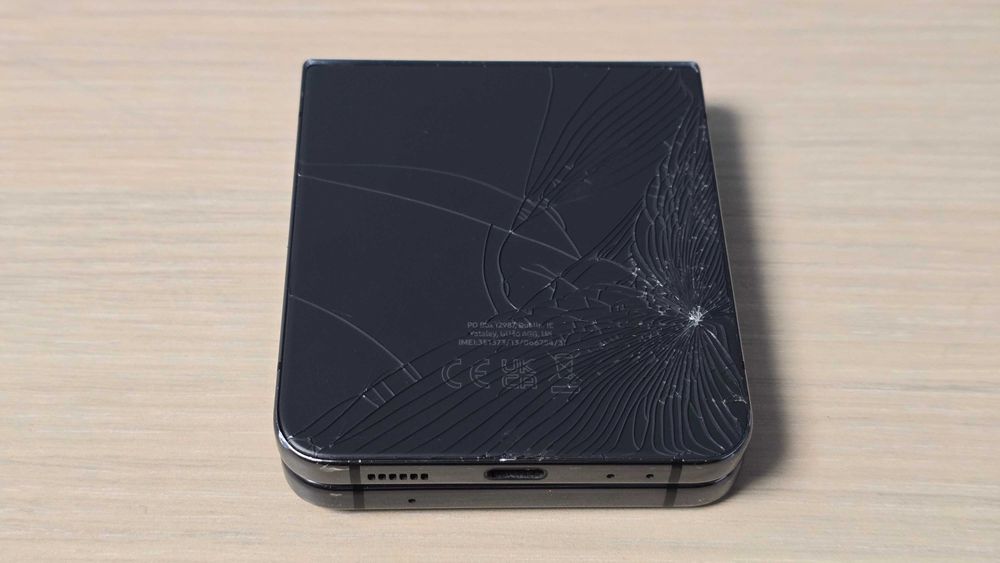 Samsung Z Flip 4 Defect ecran mare