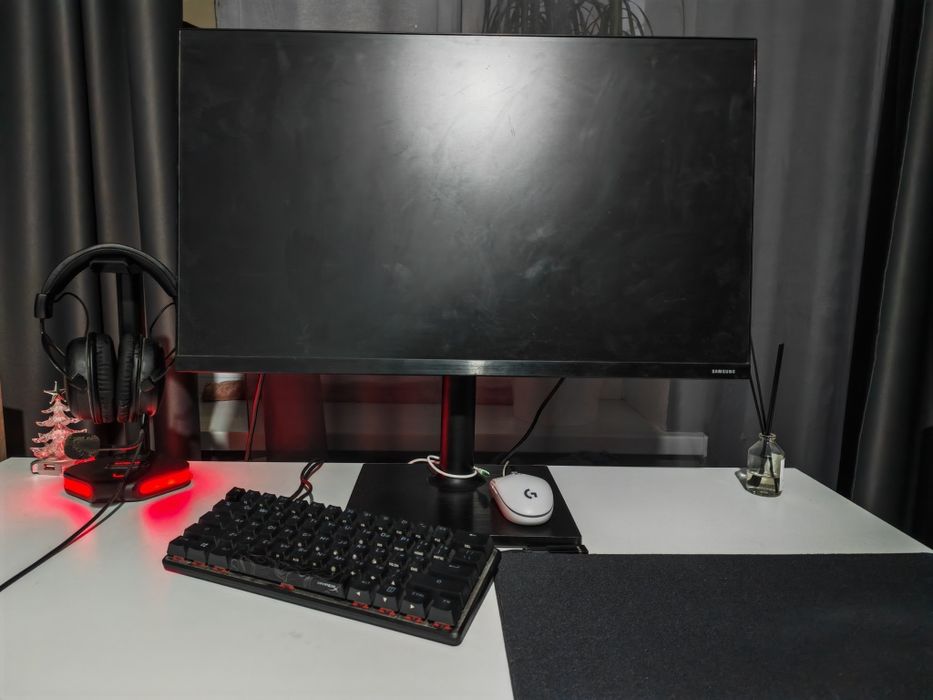 Монитор Samsung LF27T450F