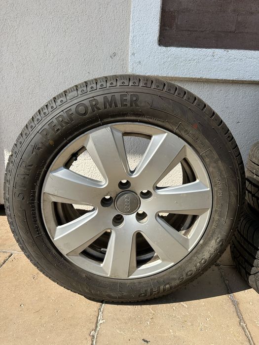 Vand set de 4 jenti originale Audi cu anvelope iarna M+S aproape noi