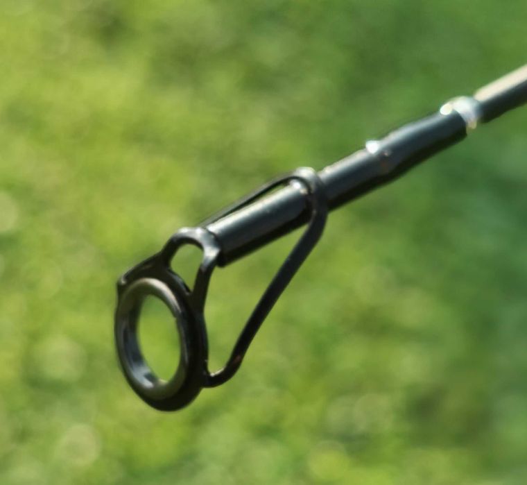 Комплект три шарански въдици с 6 лагера и влакна . НОВИ !