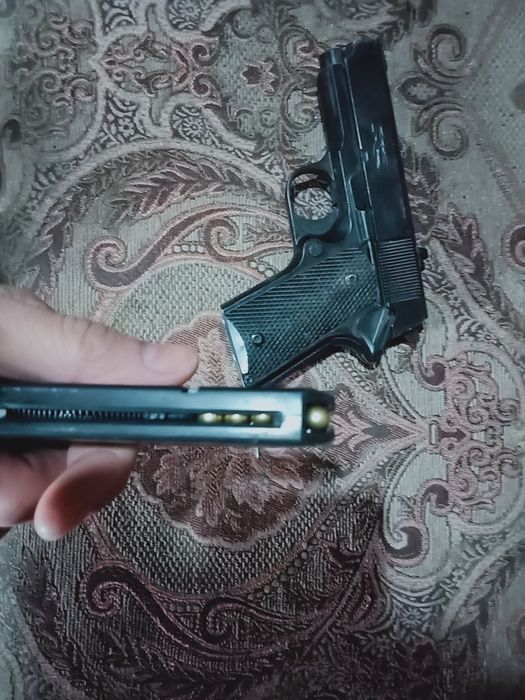Продам игрушечный железный пистолет