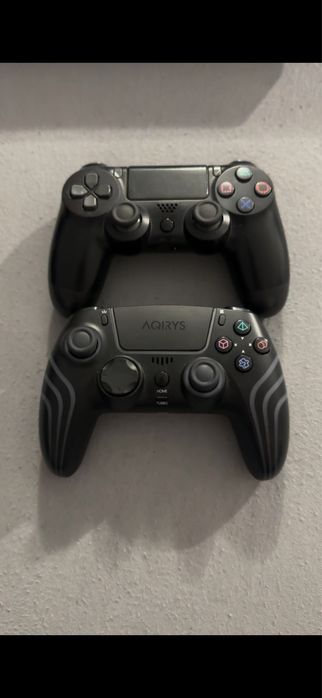 Vand PS4 slim+2 controllere