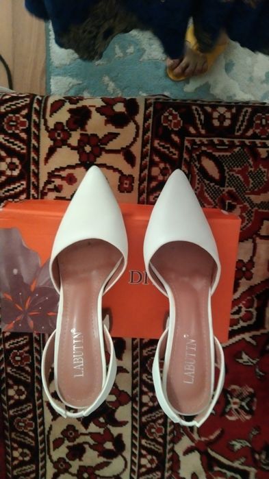 Срочно продается белый босонички