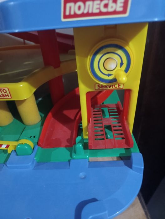 Игрушка гараж машинки дорога