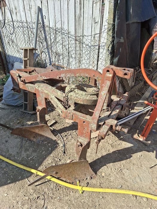 Vând tractor UTB 445 și utilajele aferente lui
