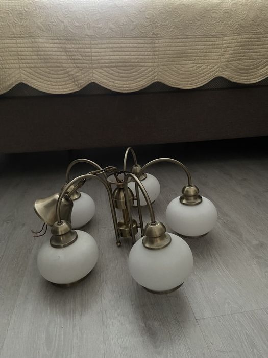 Продам  люстры и плафоны от люстры