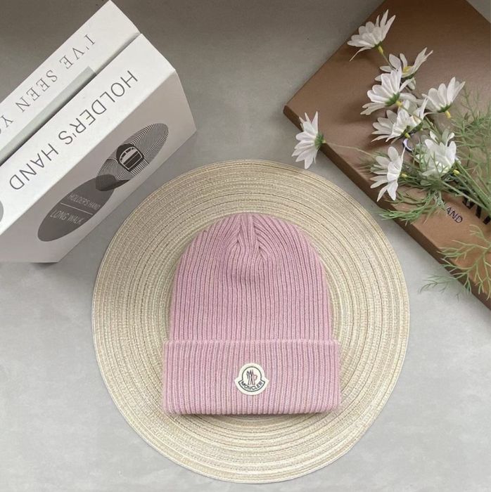 Шапка Moncler для зимы