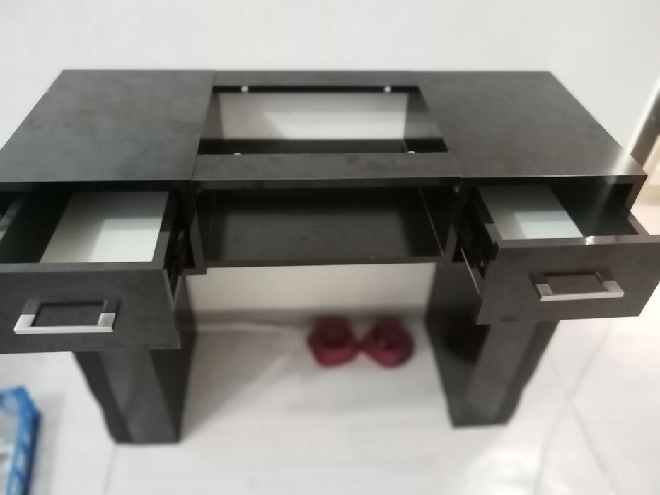 Продам маникюрный стол