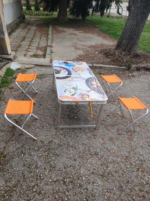 Сгъвама маса с 4 стола за къмпинг