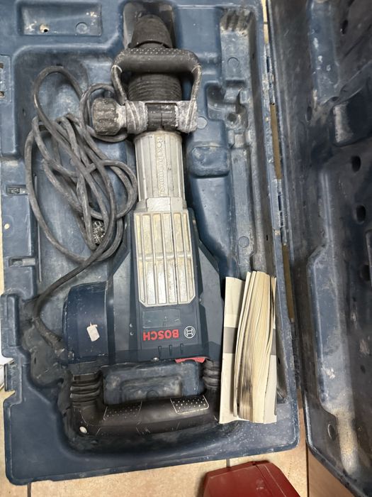 Продавам профисолнален къртач бош 11