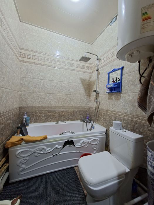 4- мавзе  2- каватда  1 хона  2 хона килинган уй сотилади.