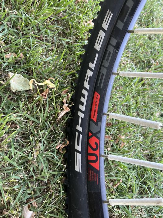 Bicicleta Cube Race, cadru aluminiu, echipata full