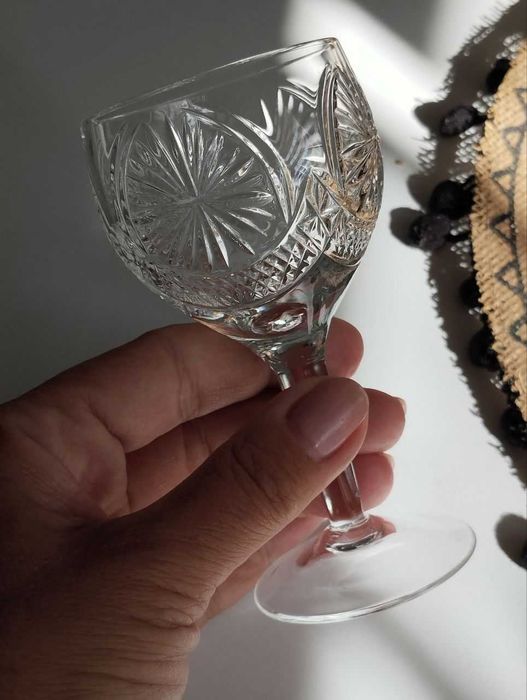 Фужеры и рюмки одинаковые