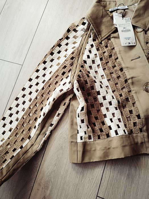 Jachetă cu etichetă