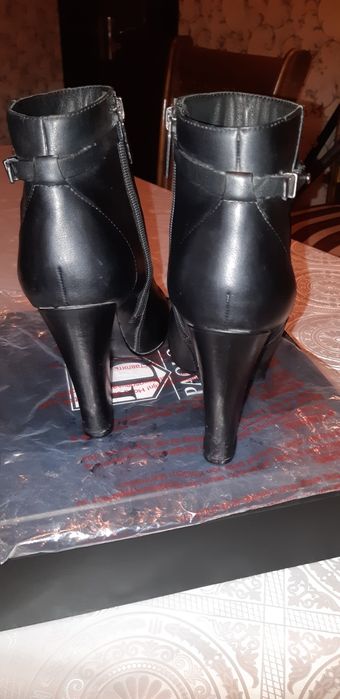 Продам кожаные ботильоны